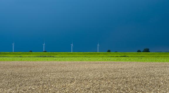 Windmolen tegen blauwe lucht_fotograaf Rob Poelenjee.